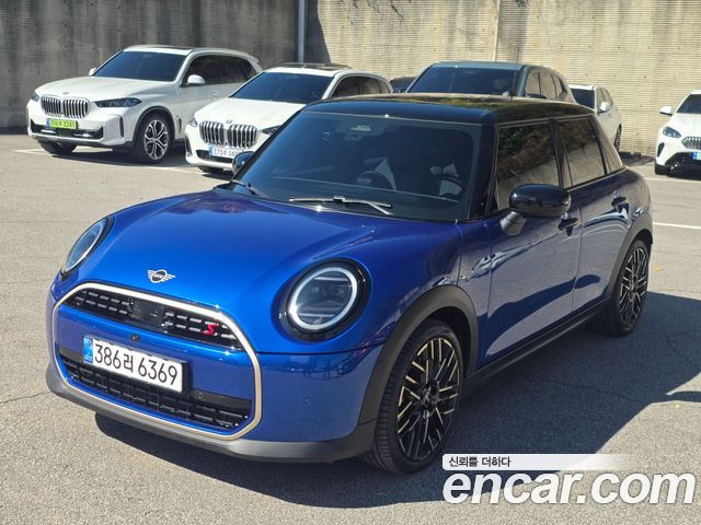 Mini Cooper 5 Door Favoured — пробег 4 029 км — фото 1 из 5