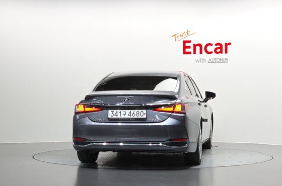 Lexus ES Executive — пробег 71 549 км — фото 4 из 5