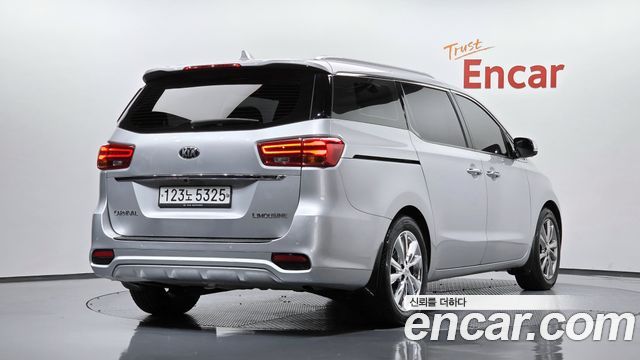 Kia Carnival Gasoline 7-Seater Limousine President — пробег 107 512 км — фото 2 из 5