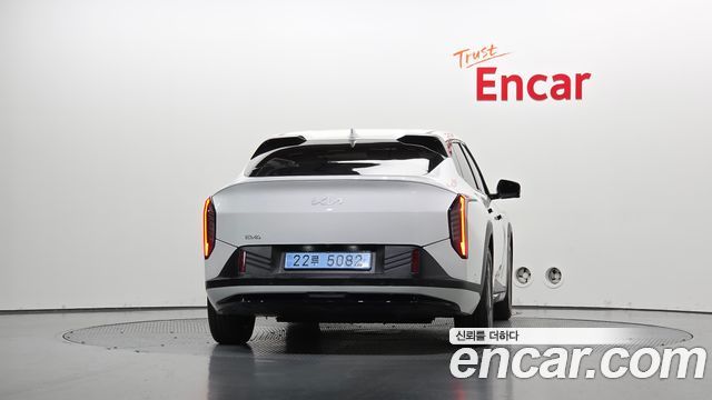 Kia EV4 Standard 2WD Earth — пробег 25 248 км — фото 4 из 5