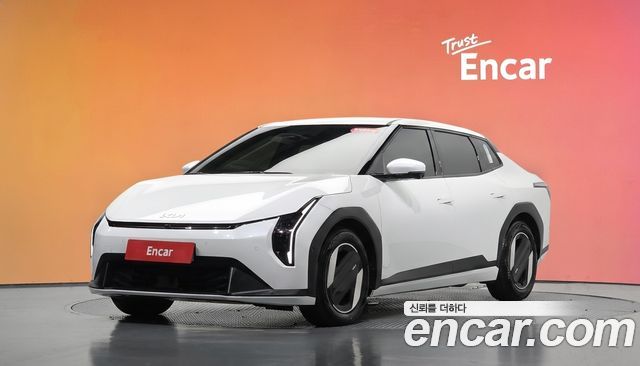 Kia EV4 Standard 2WD Earth — пробег 25 248 км — фото 1 из 5