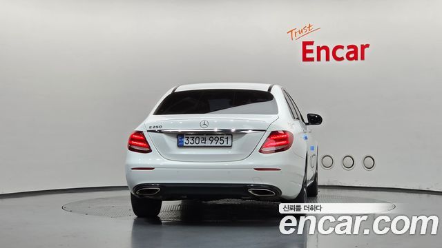 Mercedes-Benz E-Class из Кореи Encar