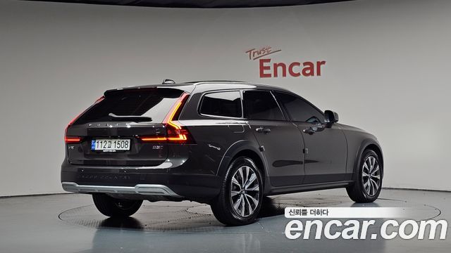 Volvo V90 B5 Ultimate AWD — пробег 46 534 км — фото 2 из 5