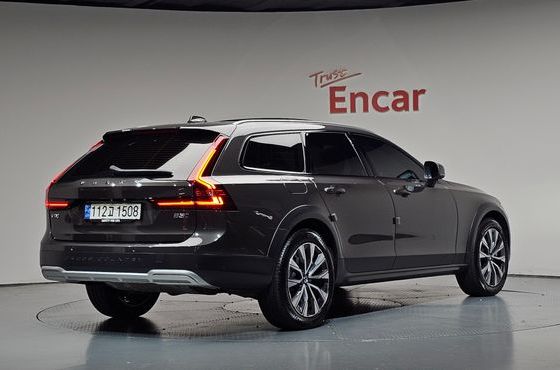 Volvo V90 B5 Ultimate AWD — пробег 46 534 км — фото 2 из 5