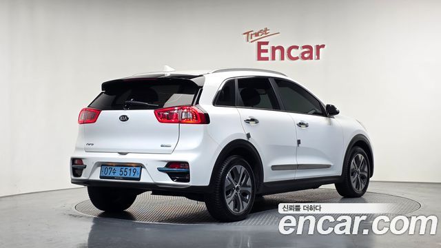 Kia Niro Noblesse — пробег 131 634 км — фото 2 из 5
