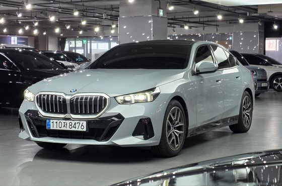 BMW 5-Series 520i M Sport — пробег 3 999 км — фото 1 из 5