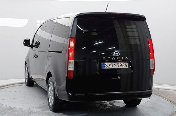 Hyundai Staria Cargo 5-Seater Modern — пробег 71 787 км — фото 2 из 5