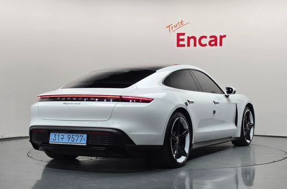 Porsche Taycan 4S — пробег 49 850 км — фото 2 из 5