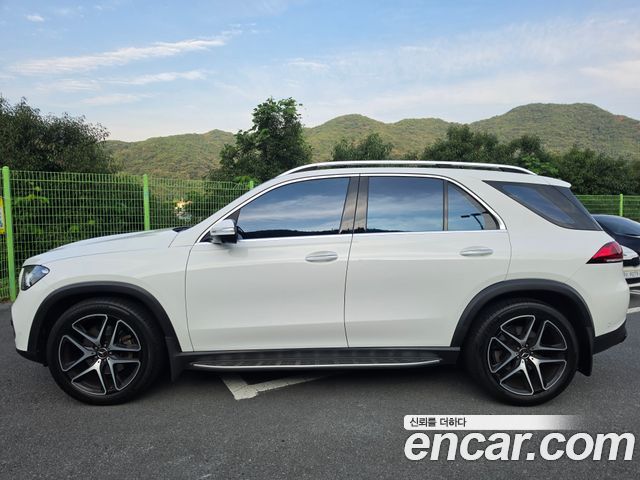 Mercedes-Benz GLE-Class GLE300d 4MATIC — пробег 65 200 км — фото 3 из 5
