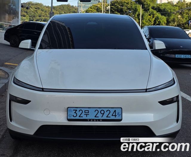Tesla Model Y L Long Range AWD — пробег 2 790 км — фото 1 из 5