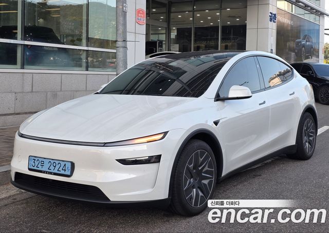 Tesla Model Y L Long Range AWD — пробег 2 790 км — фото 3 из 5