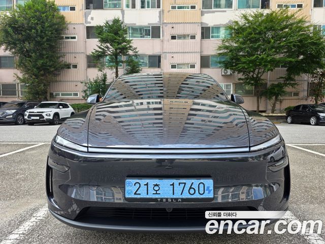 Tesla Model Y Premium RWD — пробег 784 км — фото 1 из 5