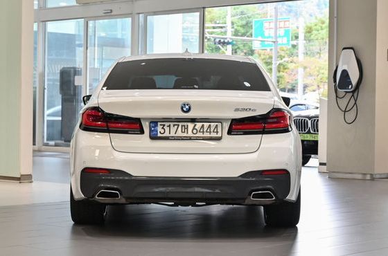 BMW 5-Series 530e M Sport — пробег 42 755 км — фото 3 из 5