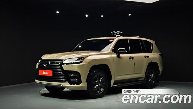 Lexus LX 700h Overtrail — пробег 9 827 км — фото 1 из 5