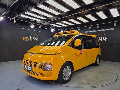 Hyundai Staria L3.5 Kinder Safety Car 11-Seater — пробег 58 750 км — фото 1 из 5