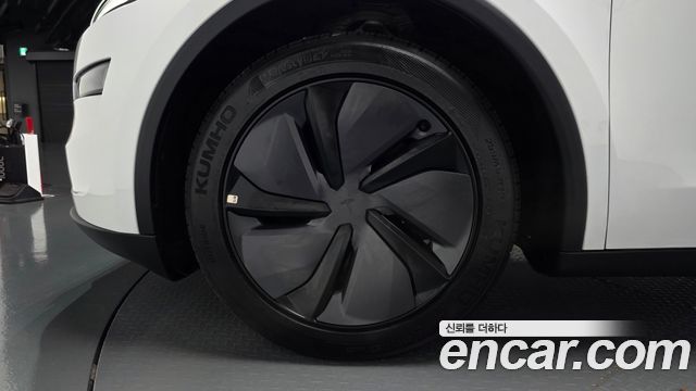 Tesla Model Y RWD — пробег 16 757 км — фото 5 из 5