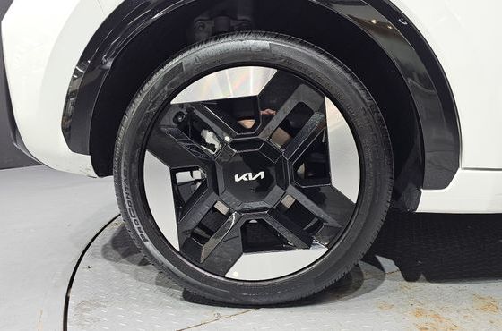 Kia Niro Prestige — пробег 3 765 км — фото 5 из 5