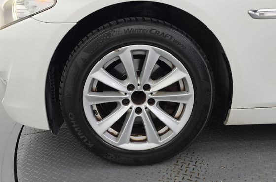 BMW 5-Series 528i — пробег 275 742 км — фото 5 из 5