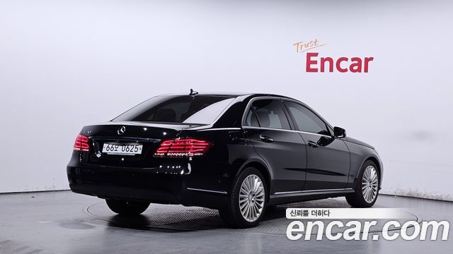 Mercedes-Benz E-Class E300 Elegance — пробег 88 302 км — фото 2 из 5