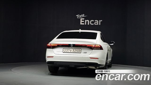 Honda Accord 2.0 Hybrid Touring — пробег 22 995 км — фото 4 из 5