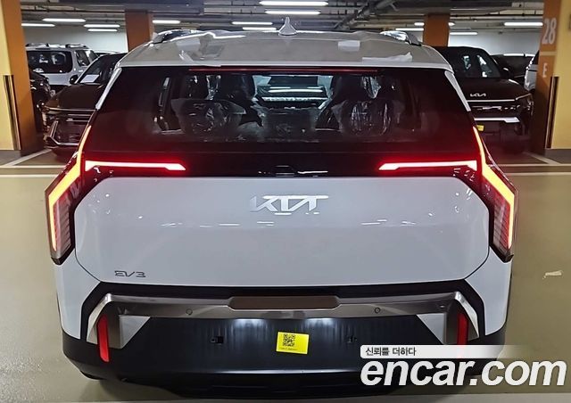 Kia EV3 Long Range 2WD AIr — пробег 1 км — фото 3 из 5