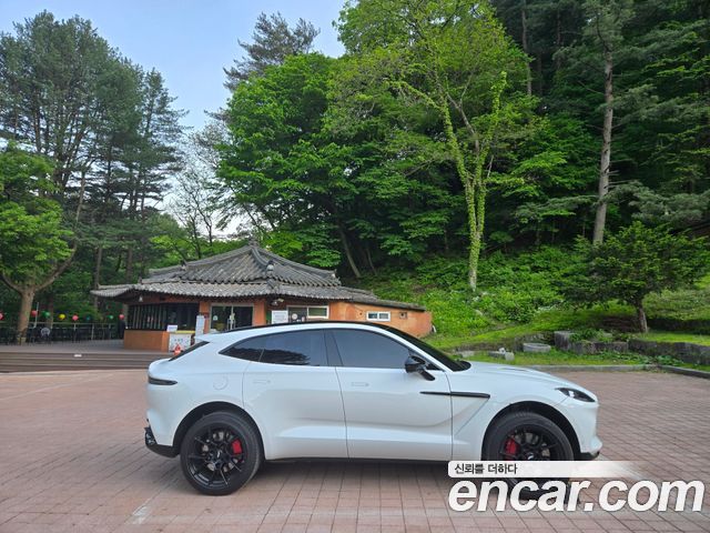 Astonmartin DBX 4.0 V8 — пробег 30 000 км — фото 1 из 5