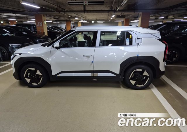 Kia EV3 Long Range 2WD Earth — пробег 1 км — фото 2 из 5
