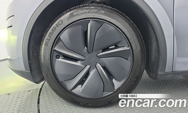 Tesla Model Y Long Range AWD — пробег 22 701 км — фото 5 из 5