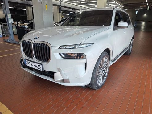 BMW X7 xDrive 40i Design Pure Excellence 6-Seater — пробег 5 286 км — фото 3 из 5