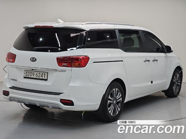 Kia Carnival 9-Seater Luxury — пробег 223 923 км — фото 4 из 5