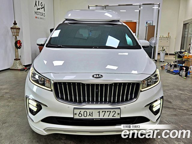 Kia Carnival 9-Seater Hi-Limousine Prestige Hiroof — пробег 134 000 км — фото 3 из 5