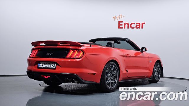Ford Mustang GT Convertible — пробег 69 529 км — фото 2 из 5