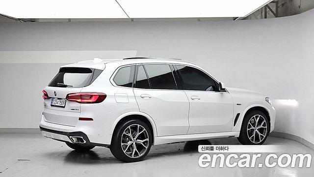 BMW X5 xDrive 45e M Sport — пробег 63 217 км — фото 4 из 5
