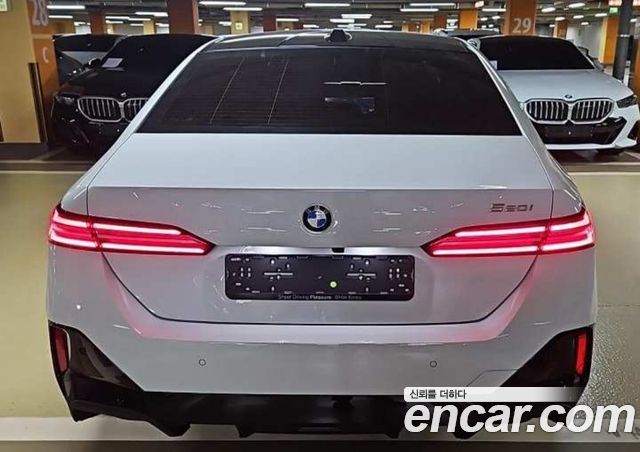 BMW 5-Series 520i M Sport — пробег 1 км — фото 3 из 5