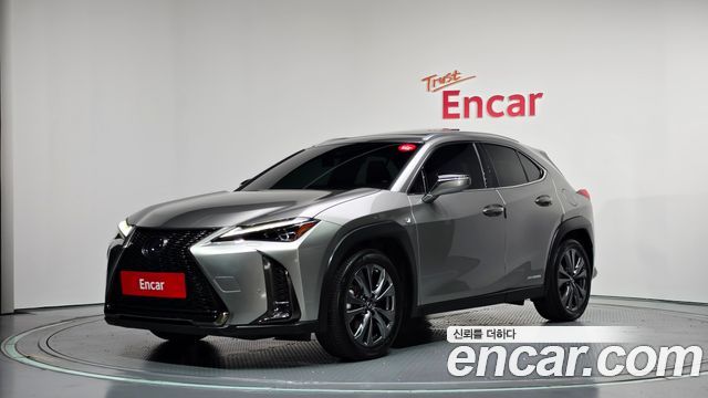 Lexus UX 2.0 F-Sport 2WD — пробег 64 056 км — фото 1 из 5