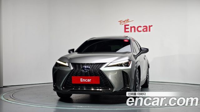 Lexus UX 2.0 F-Sport 2WD — пробег 64 056 км — фото 3 из 5