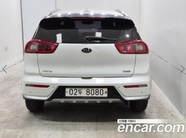 Kia Niro Prestige — пробег 181 839 км — фото 3 из 5