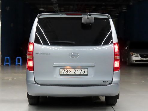 Hyundai Starex 12-Seater Wagon CVX Premium — пробег 105 876 км — фото 3 из 5
