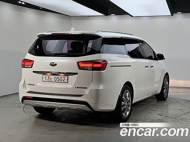 Kia Carnival 7-seater Limousine VIP — пробег 179 200 км — фото 4 из 5