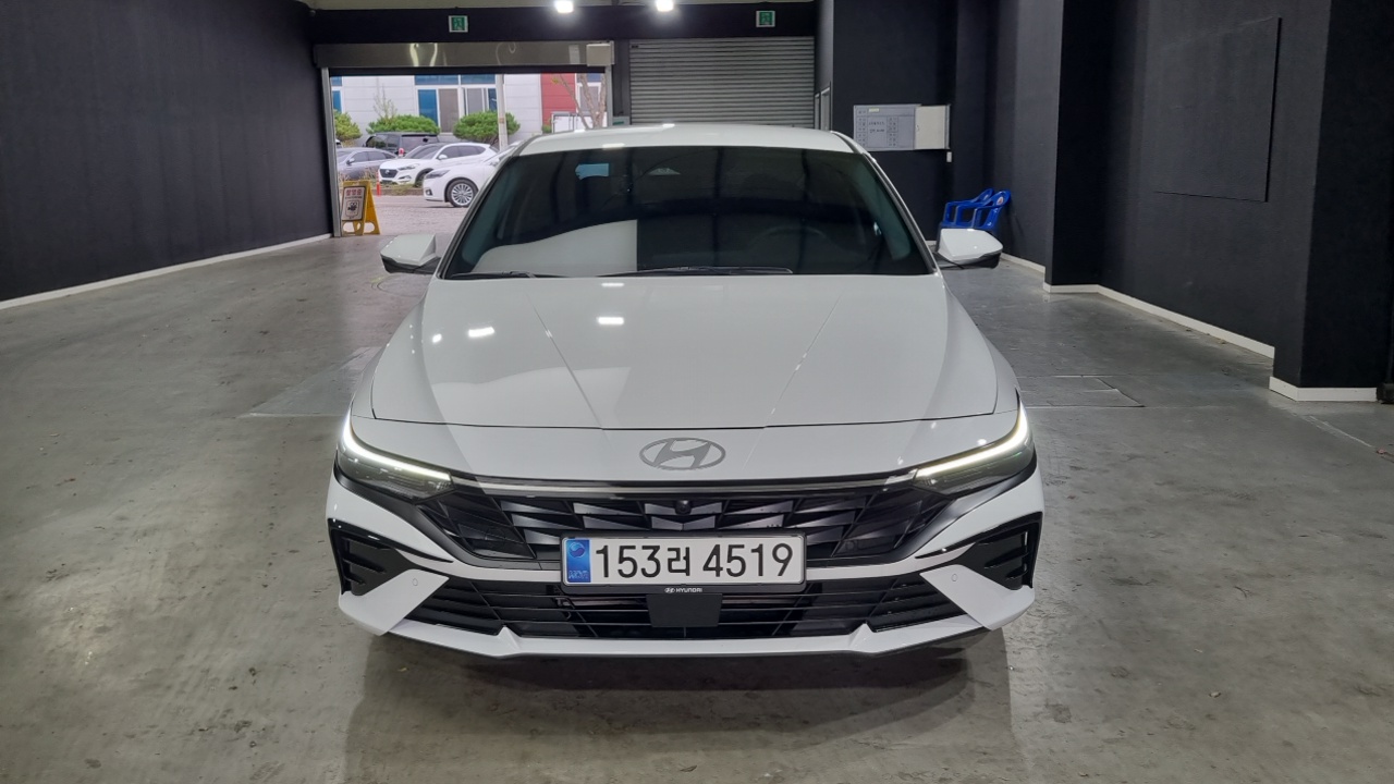 Hyundai AVANTE 1.6 Inspiration — пробег 21 104 км — фото 3 из 5