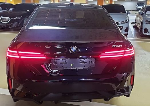 BMW 5-Series 520i — пробег 1 км — фото 3 из 5