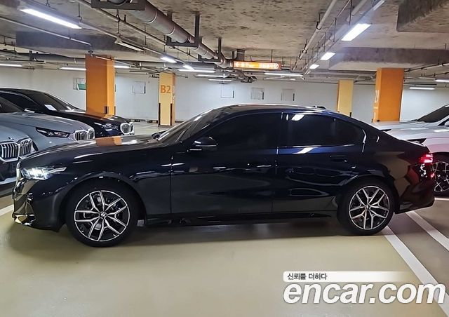 BMW 5-Series 520i — пробег 1 км — фото 5 из 5