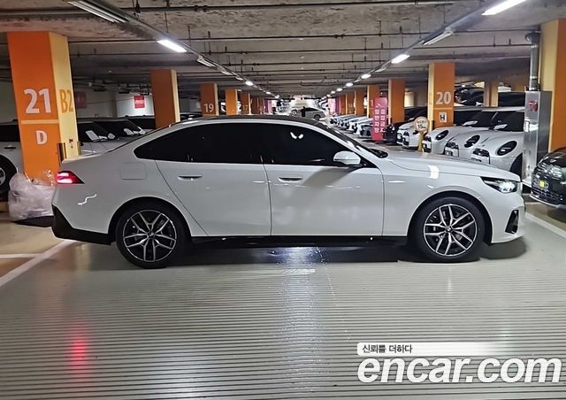 BMW 5-Series 520i — пробег 1 км — фото 5 из 5