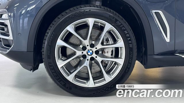 BMW X5 xDrive 45e xLine — пробег 71 199 км — фото 5 из 5