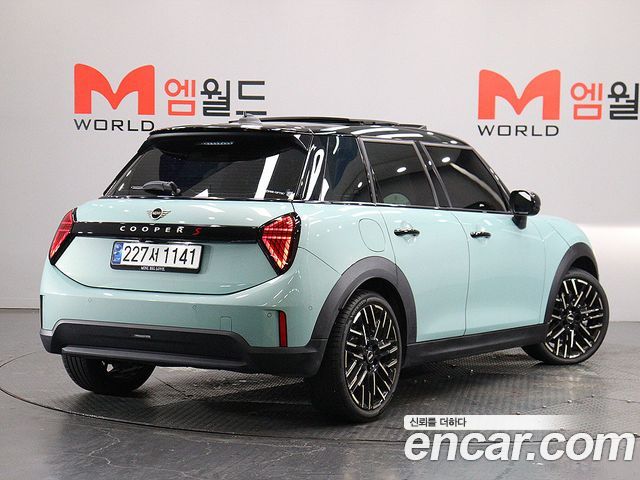 Mini Cooper 5 Door Favoured — пробег 14 000 км — фото 3 из 5