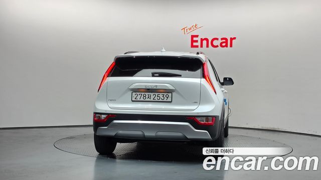 Kia Niro Prestige — пробег 121 878 км — фото 4 из 5