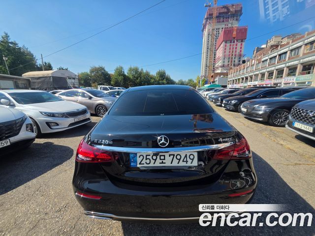 Mercedes-Benz E-Class E220d 4MATIC Exclusive — пробег 290 000 км — фото 4 из 5