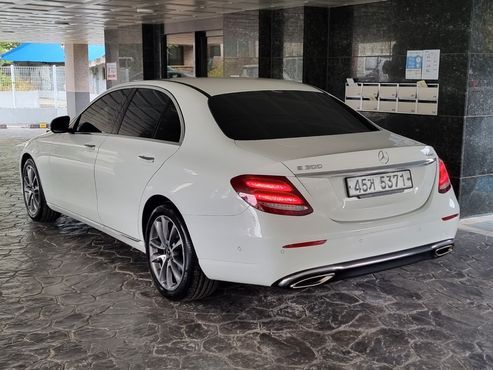 Mercedes-Benz E-Class E300 4MATIC Avnatgarde — пробег 17 860 км — фото 3 из 5
