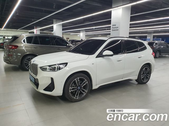 BMW iX1 xDrive 30 M Sport — пробег 13 076 км — фото 1 из 5
