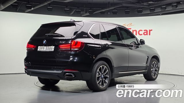 BMW X5 xDrive 40e iPerformance — пробег 142 943 км — фото 2 из 5
